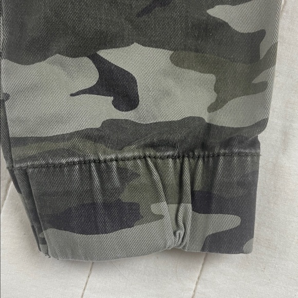 Abercrombie Kids Camouflage Canvas Joggers 11/12 - Picture 11 of 11